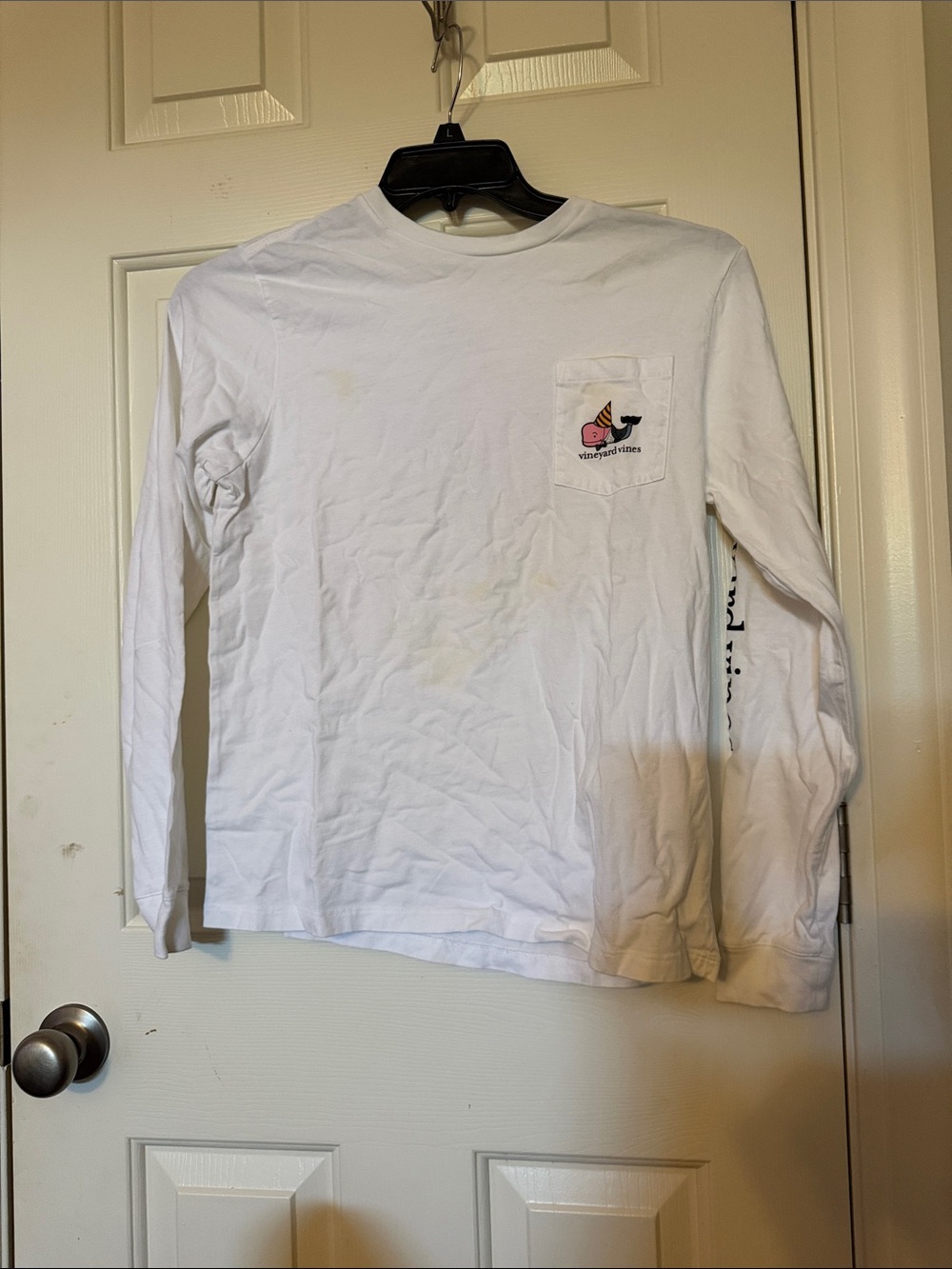 Vineyard Vines White Long-Sleeve Pocket Tee with Pink & Black Whale Logo